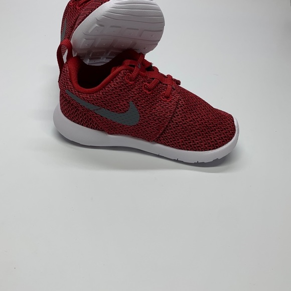 New Nike Roshe One Red Toddler Shoes - Picture 10 of 10